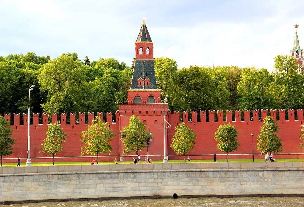 1 московский кремль. Первая Безымянная башня Московского Кремля. 2-Я Безымянная башня. Вторая Безымянная башня Кремля. Первая и вторая безымянные башня Московского Кремля.