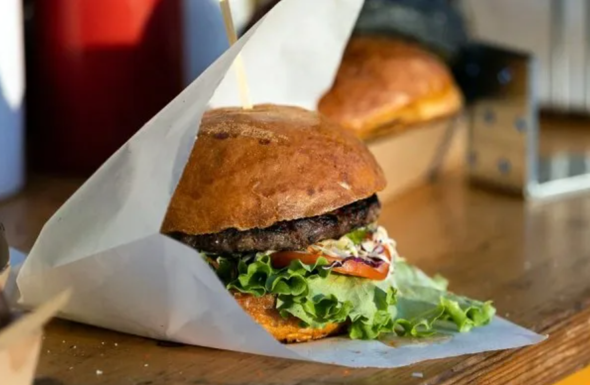    ФНС повышает налог на все гамбургеры, которые продаются в России Алексей А.