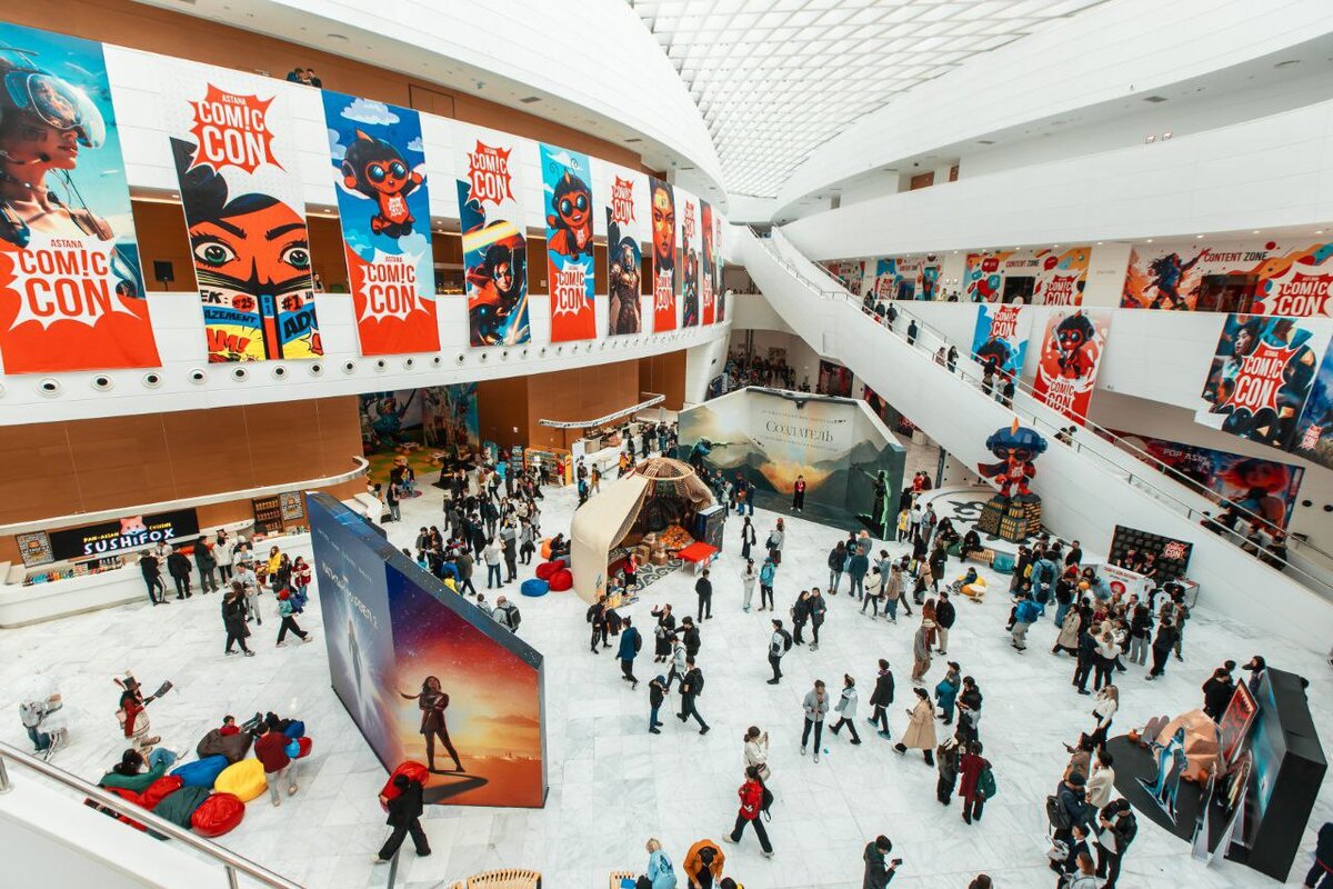 Главный холл в пятницу