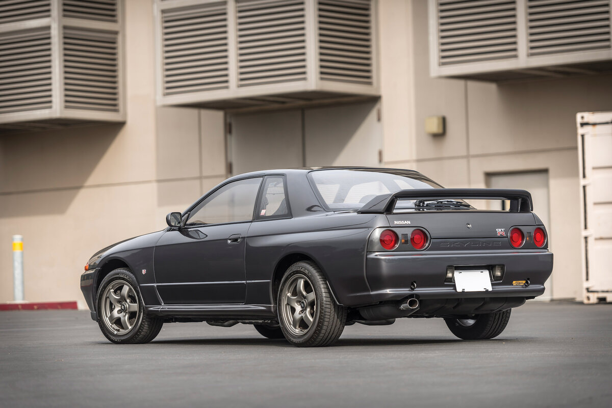 Стоковый Nissan Skyline GT-R R32 - Годзилла, какой её не видели уже тысячу  лет! | Интересные автомобили | Дзен