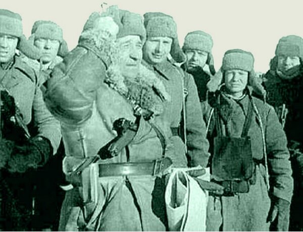 ТТ в кобуре - Парабеллум за пазухой
