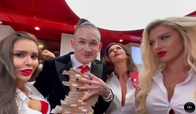Скрин мошеннического видео, в котором использован образ кумира детей