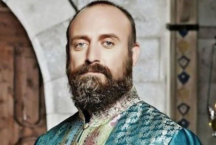 Ахмед выглядел так, как бы выглядел Сулейман в свои молодые годы