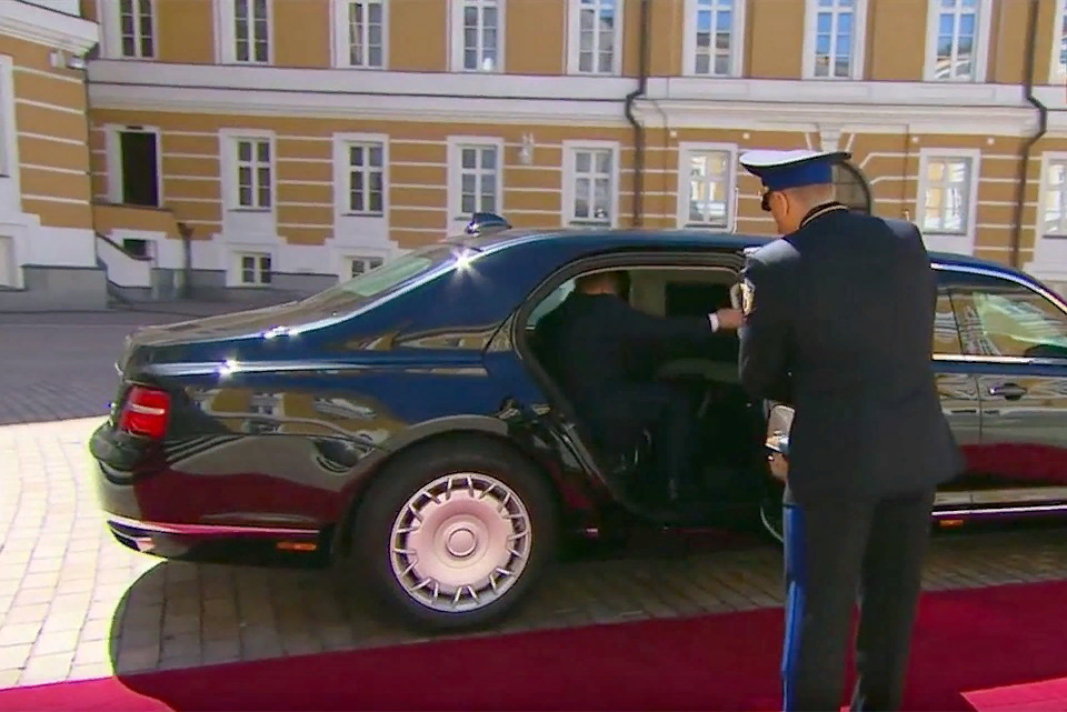 Программа кортеж. Аурус кортеж президента.