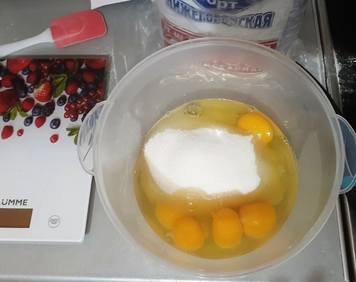 Яйца+сахар+ванильный сахар