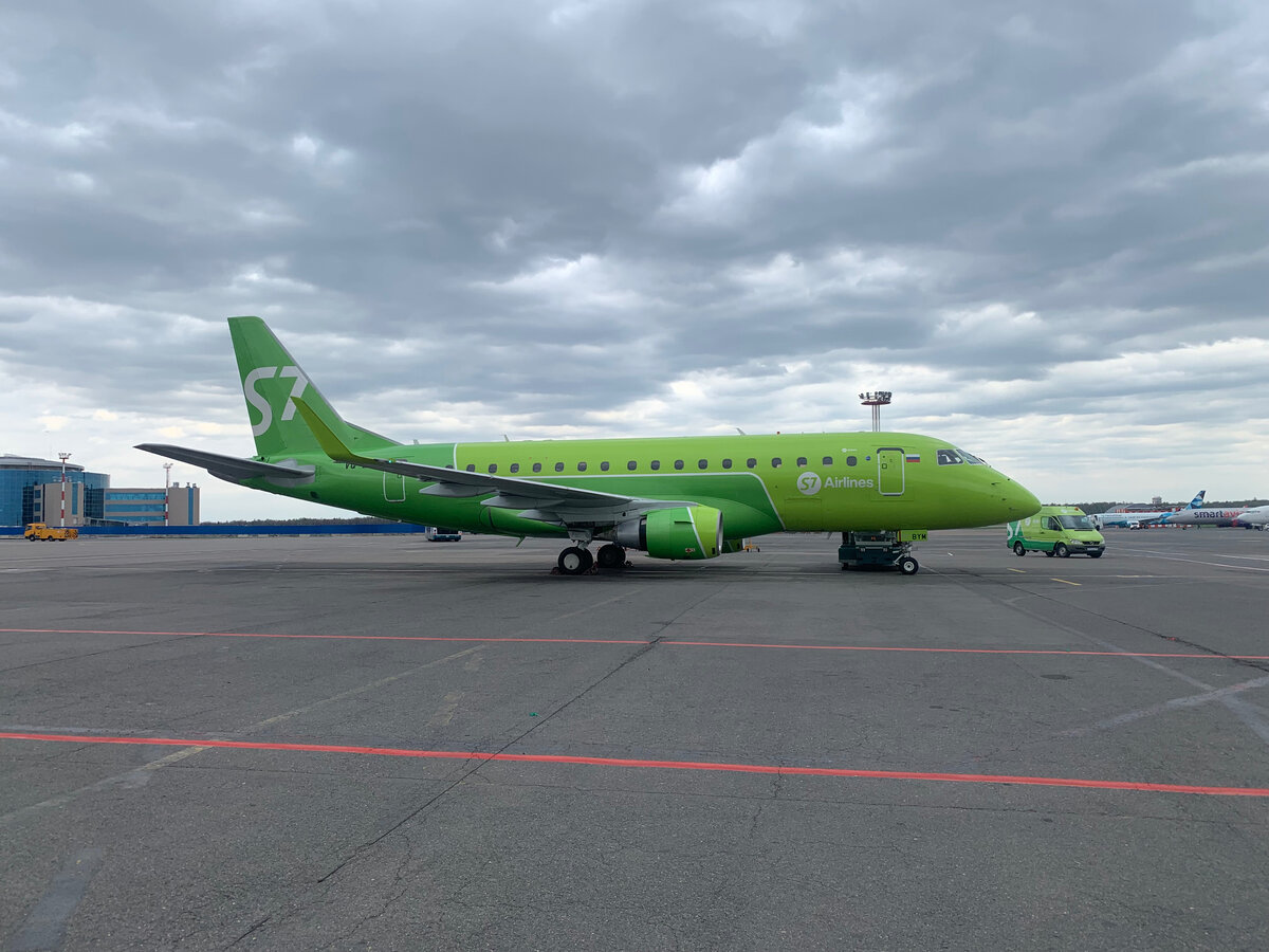 Фото автора. Самолет Embraer 170