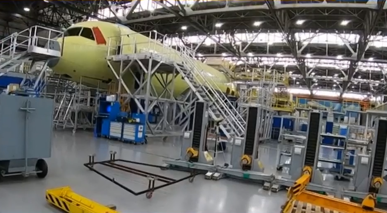 Первый серийный лайнер МС-21. Кадр из материала ВГТРК