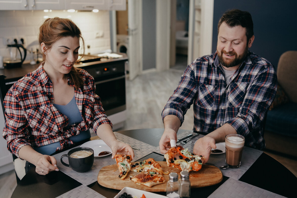 На фото не вошли только пес и кот. Дочь на момент съмки была в животе ещё😜