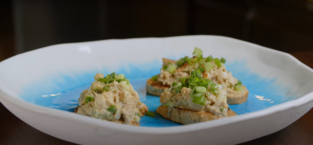 Бутерброды с копченым окунем