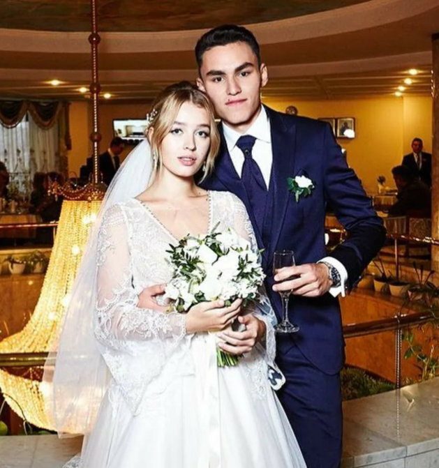 Кирилл Андреев с женой Аделиной, фото из открытого источника "Яндекс. Картинки." 