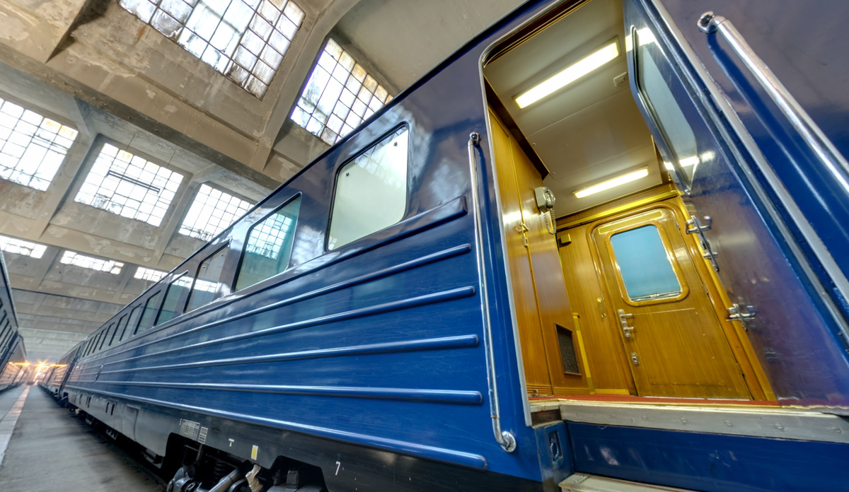 Так выглядит вход в "Синий поезд", когда он работает как музей