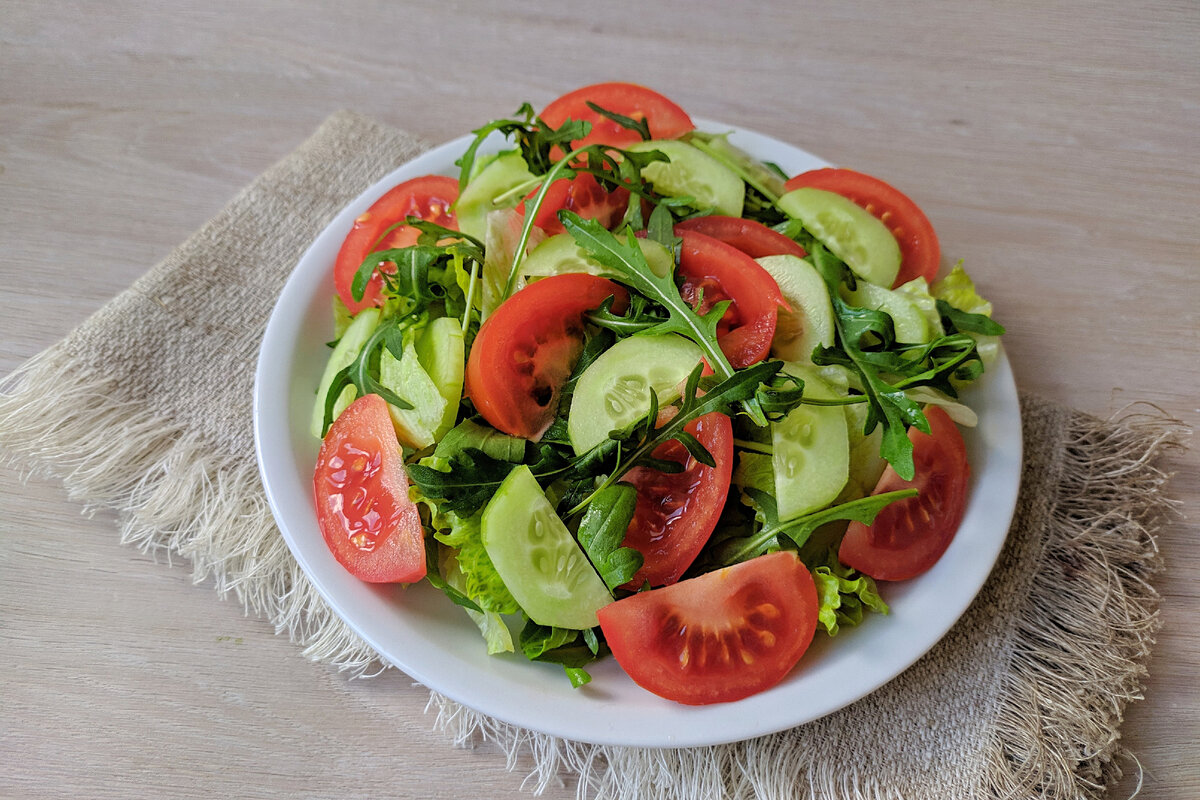 Салат с адыгейским сыром