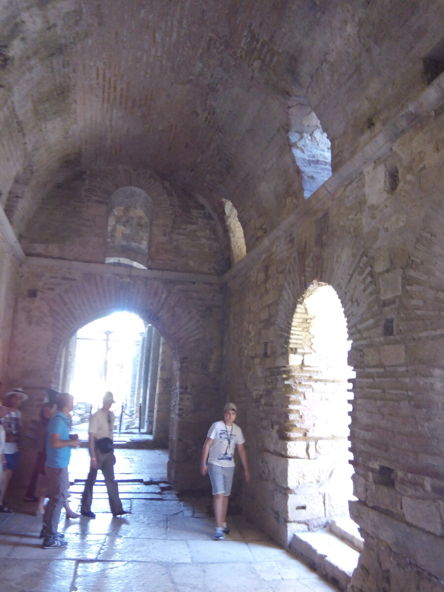 Демре. Турция. Церковь Святого Николая, вид изнутри. Фото автора.