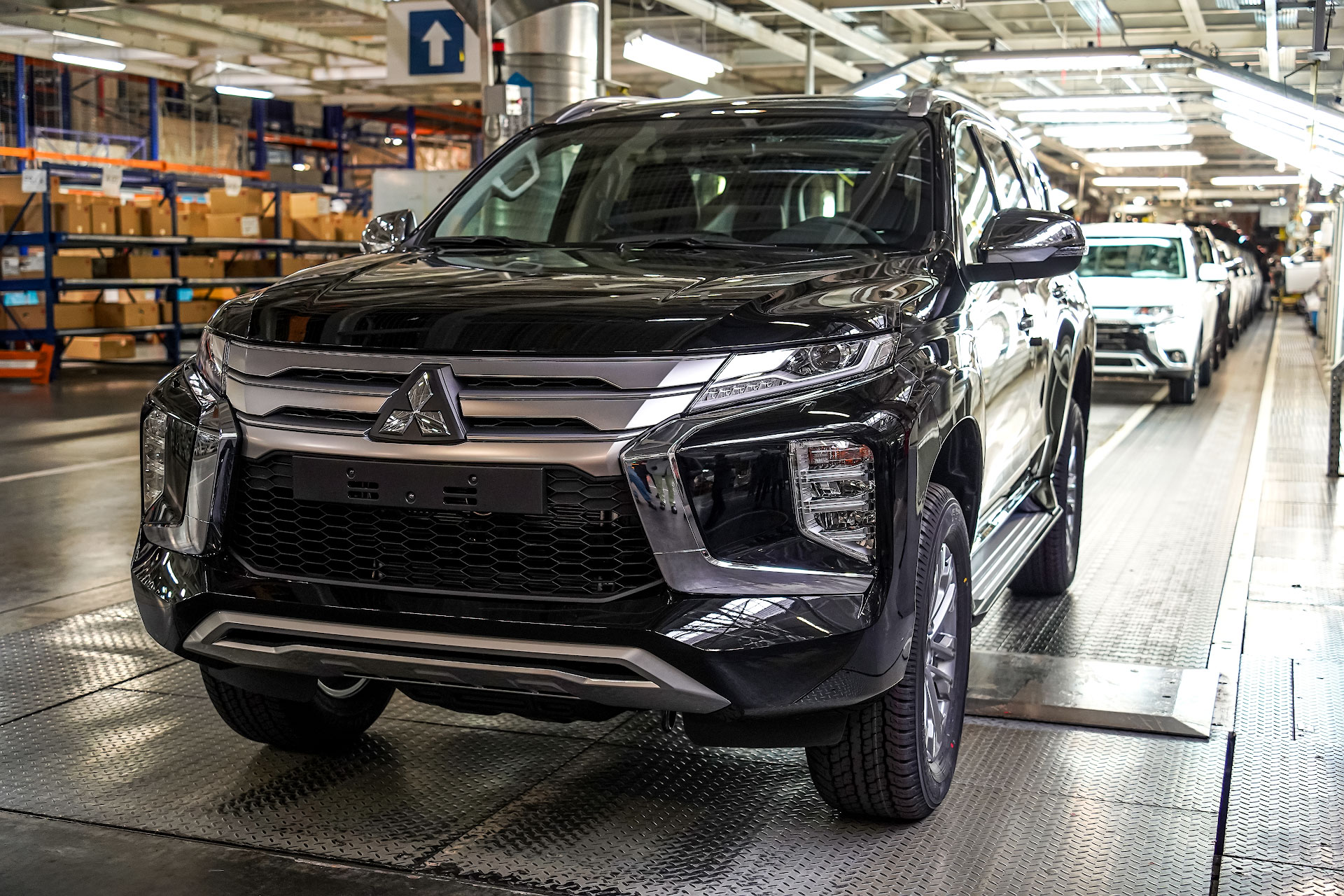 Как собирают внедорожник Mitsubishi Pajero Sport и кроссовер Outlander на заводе в Калуге10