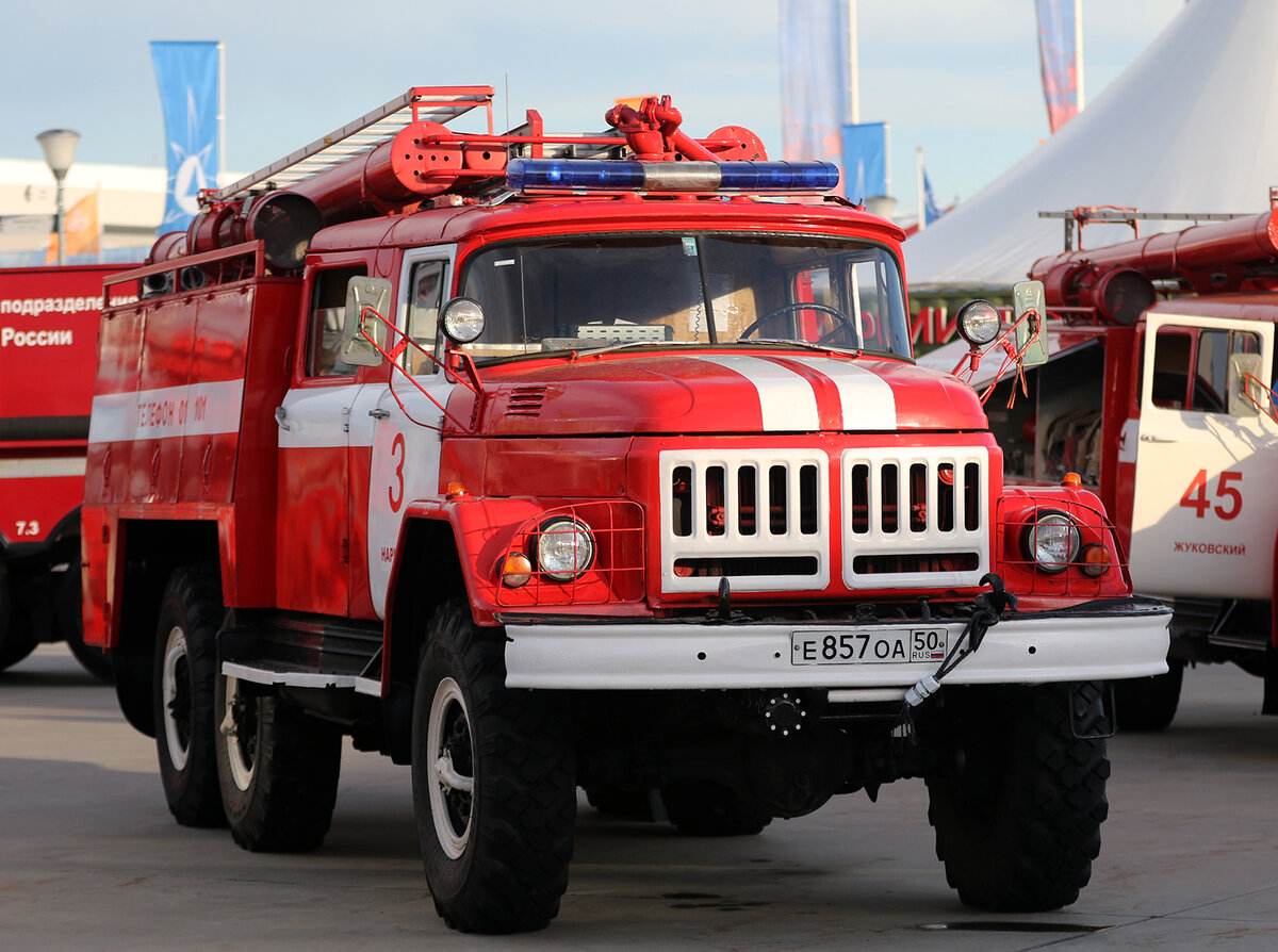 Пожарные ретро-автомобили. Mercedes-Benz 1966 года выпуска серии L сняли с  дежурства на несколько дней и пригнали на выставку | ФотоОхота на  автомобили | Дзен