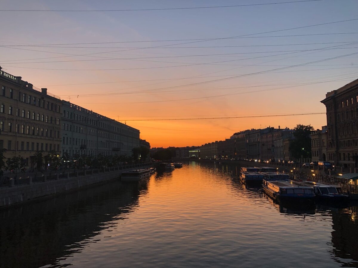 Чудесный город на Неве на рассвете