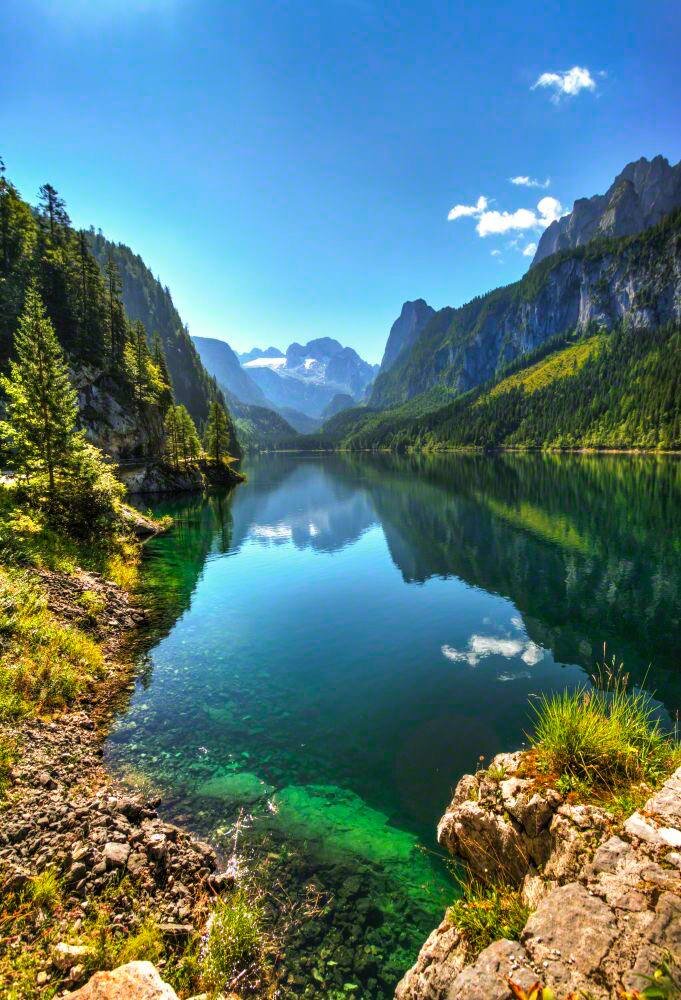 Мышление можно изменить. После изменится и жизнь

Осознанность – это осознание своих мыслей, чувств и действий. Это единственные вещи, над которыми у вас есть реальный контроль в вашей жизни. То, что вы думаете, как и что вы чувствуете, и действия, которые вы совершаете, принадлежат вам и только вам, и вы способны изменить их по своему желанию.

🔹Природа наших мыслей определяет качество нашей жизни. Счастливые, оптимистичные мысли, эмоции и чувства порождают в нашей системе импульс, который заставляет кровь течь свободно, а сердце радостно биться. 

Наши действия – это практическое проявление наших мыслей.

🔹Позитивное мышление имеет решающее значение для успешной жизни. Замените негатив позитивным диалогом с самим собой. Наблюдайте за своими мыслями. Обратите внимание, когда вы мыслите негативными категориями. Это потребует некоторой концентрации, но со временем войдет в привычку. Как только вы научитесь сразу распознавать негативные мыслительные паттерны, вы сможете начать контролировать их и заменять на новые.

👉🏻Если вы хотите изменить свою жизнь, начните с изменения своего мышления, тренируя свой ум, чтобы видеть вещи в новом свете.

"Если вы думаете, что можете, или думаете, что не можете, – вы в любом случае правы". Генри Форд