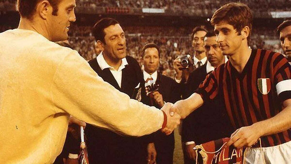 Дружеское рукопожатие перед финалом Кубка Чемпионов - 1969. Милан - Аякс