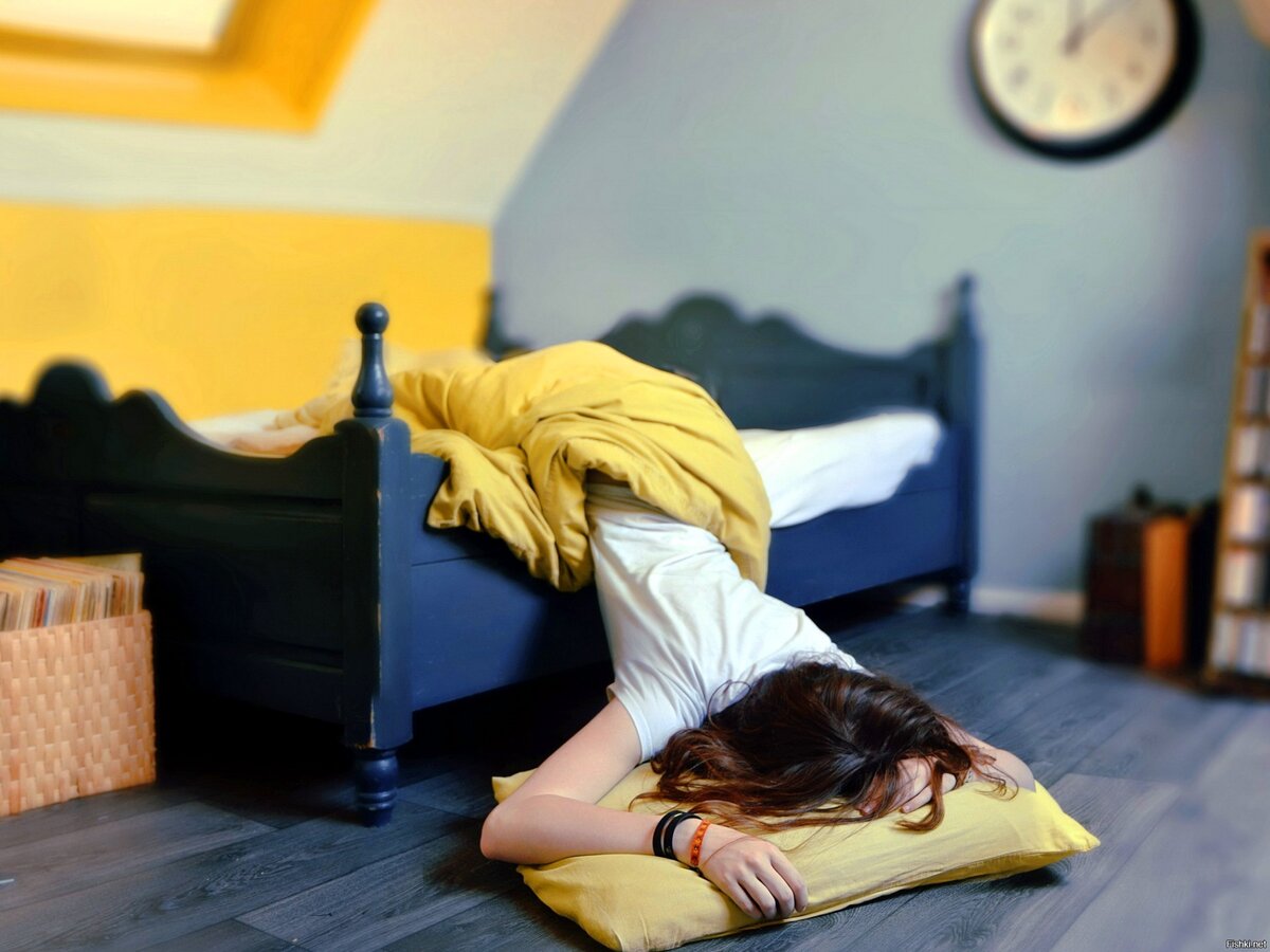 Нет сил встать с кровати: психолог рассказала, чем опасна депрессия