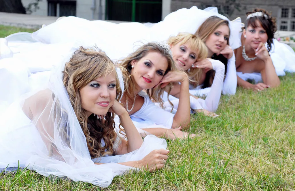 Почему невесту называют невестой. Иваново город невест. Парад невест Иваново. Иваново-Вознесенск город невест. Иваново называют городом невест.