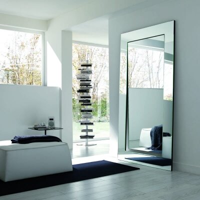 Зеркало в современном интерьере в стиле минимализма