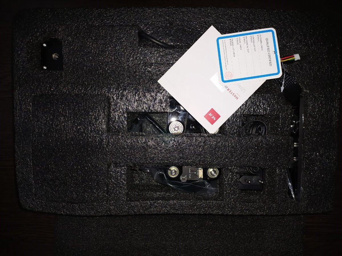 Внутри детали станка, инструкция, гарантийка