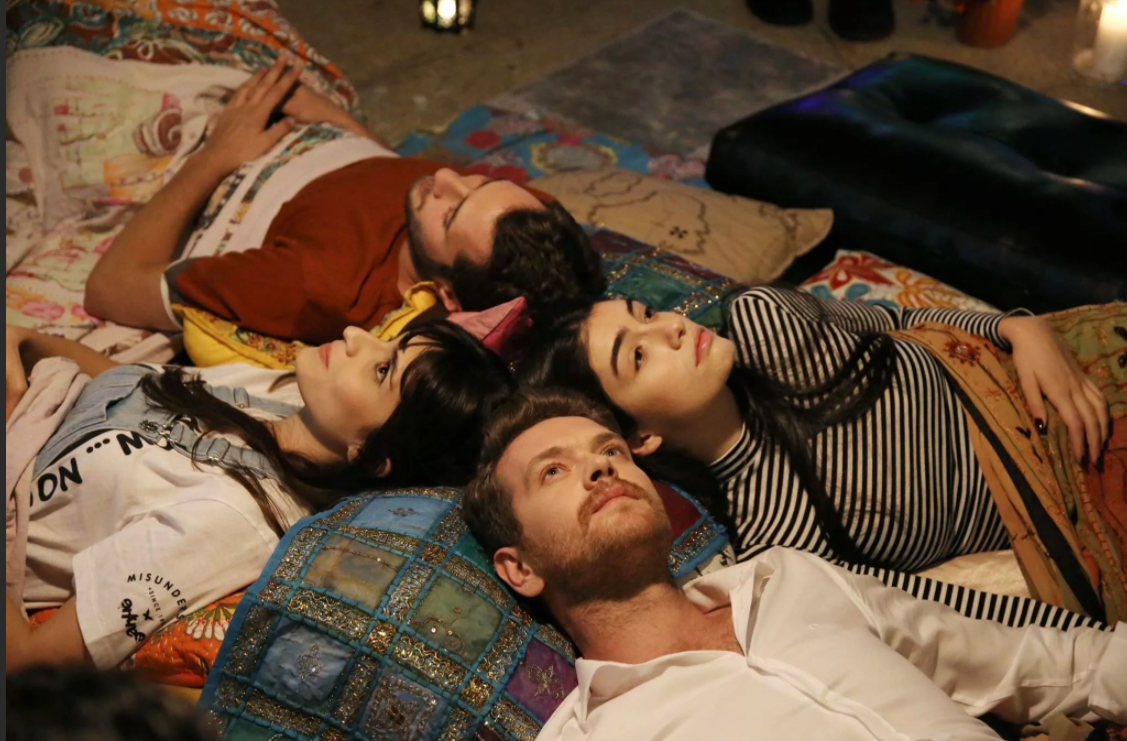 Турецкий высшая. Yüksek Sosyete сериал. Керем и Джансу турецкий сериал. Высшее общество фильм турецкий. Высшее общество Турция 6