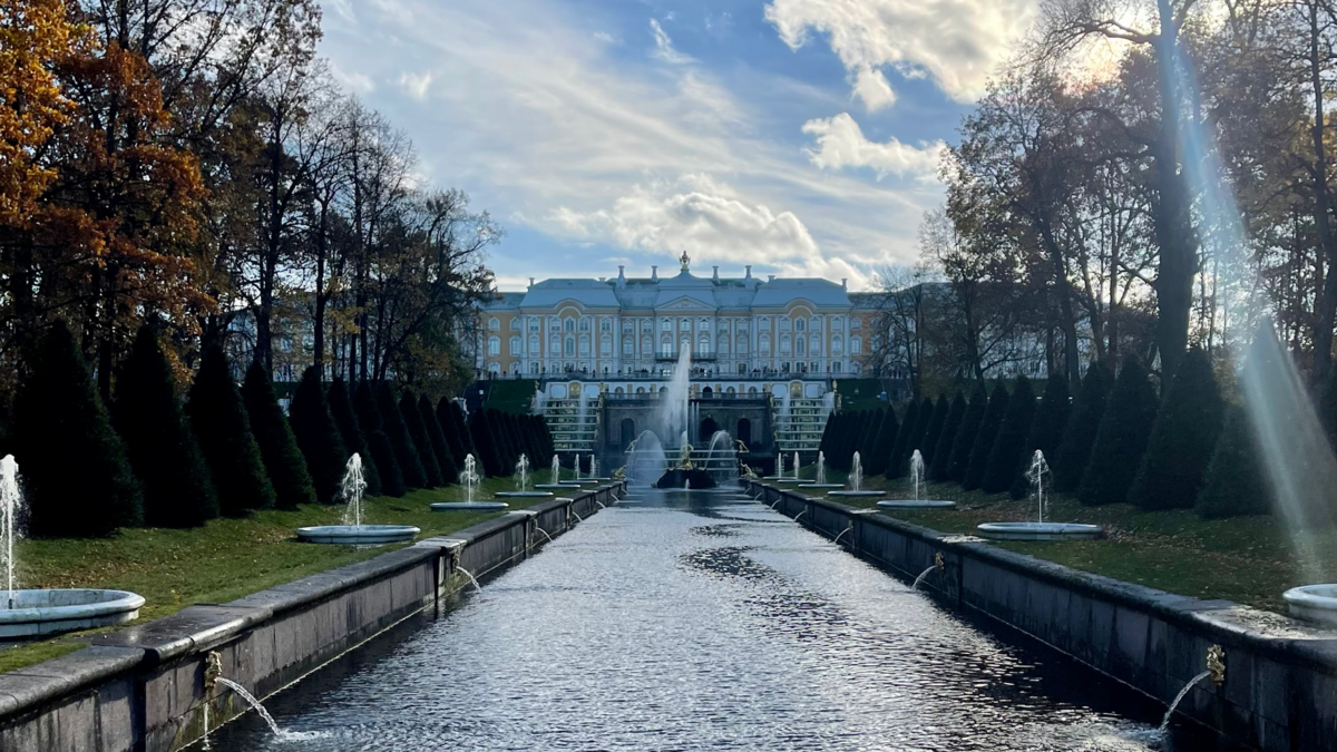 Петергоф. Вид с канала на Большой Петергофский дворец (Верхние палаты)