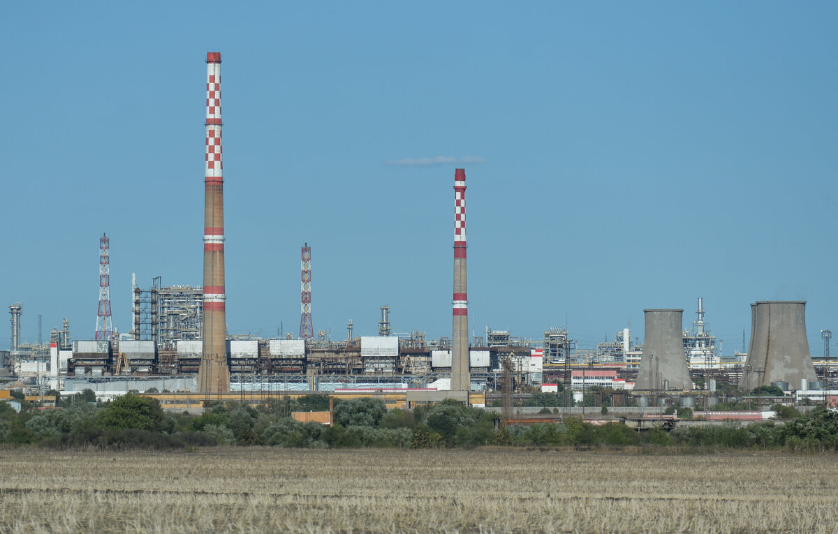    НПЗ "Лукойл Нефтохим Бургас"  Artur Widak/NurPhoto