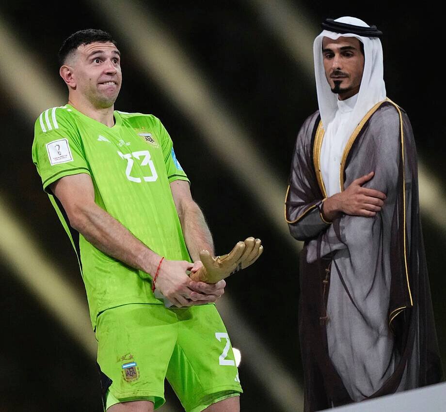    Эмилиано Мартинес шокировал миллионы болельщиков неприличным жестомСоцсети