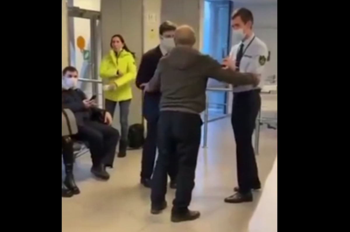    За пьяный дебош в Пулково на петербуржца завели уголовное дело