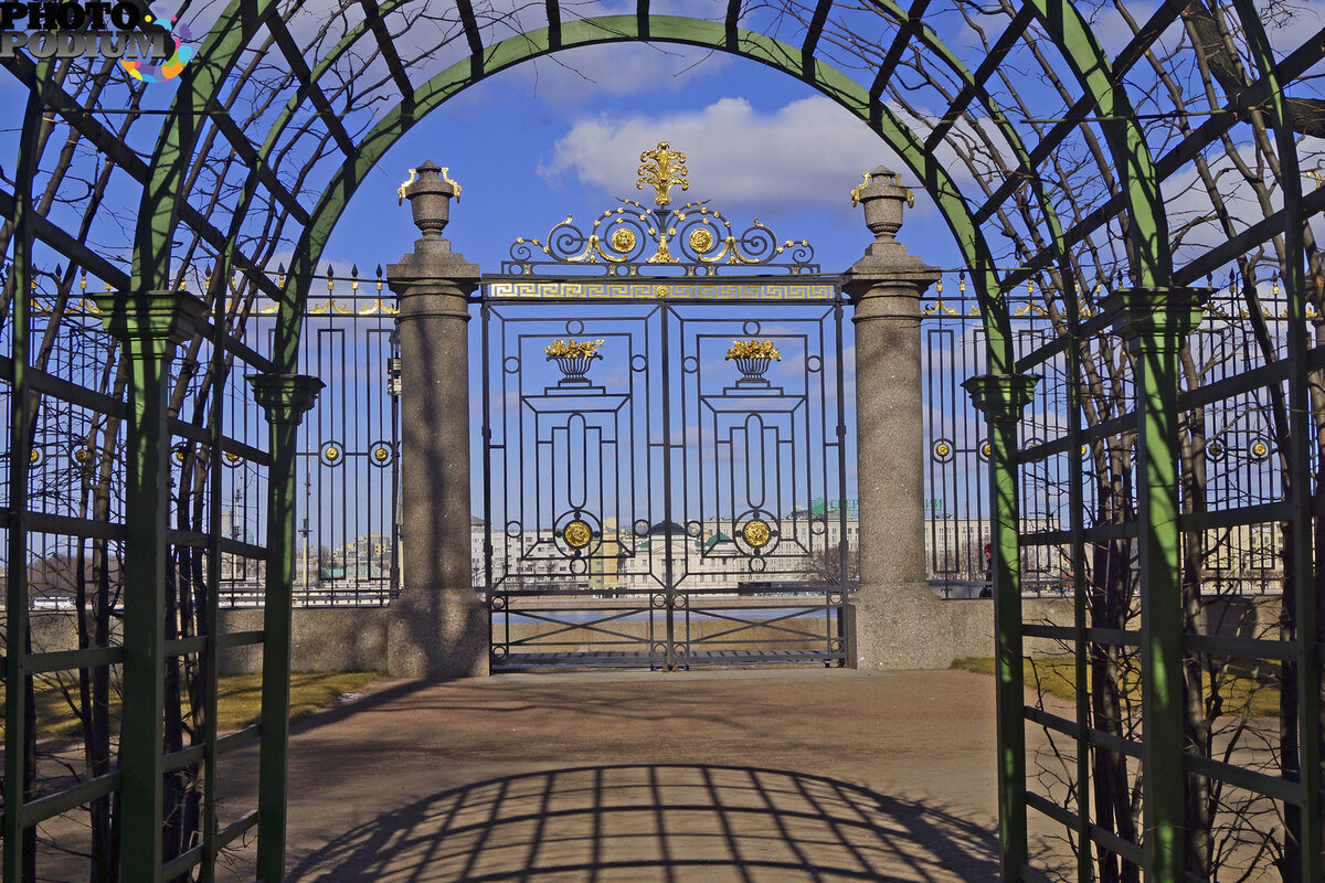 Фельтен архитектор решетка летнего сада. Ограда летнего сада (1771–1786). Ограда летнего сада (1771–1786). Летний сад в санкт-петербурге архитектор. Ограда летнего сада в санкт-петербурге.