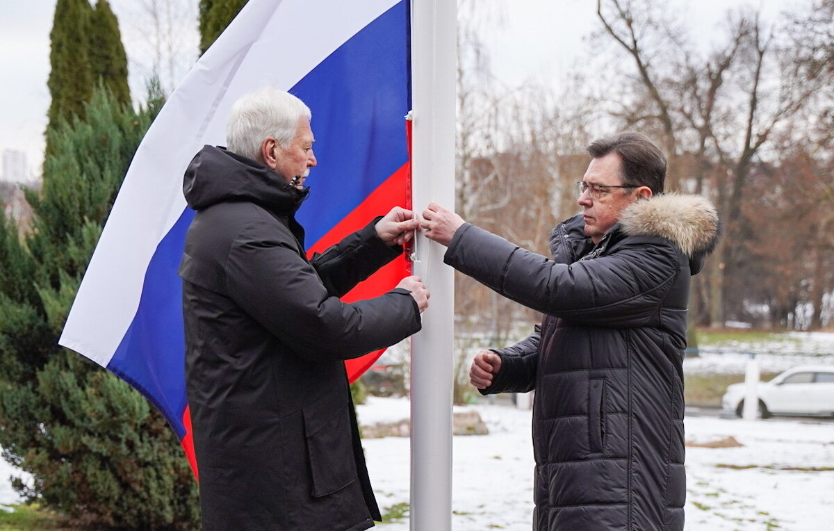    Посол России в Белоруссии Борис Грызлов и консул России в Бресте Олег Мурашев  Денис Мосюков/Посольство РФ в Белоруссии/ТАСС