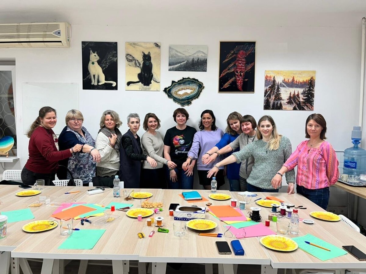 Фото с мастер-класса Spooshan по плетению шамбалы