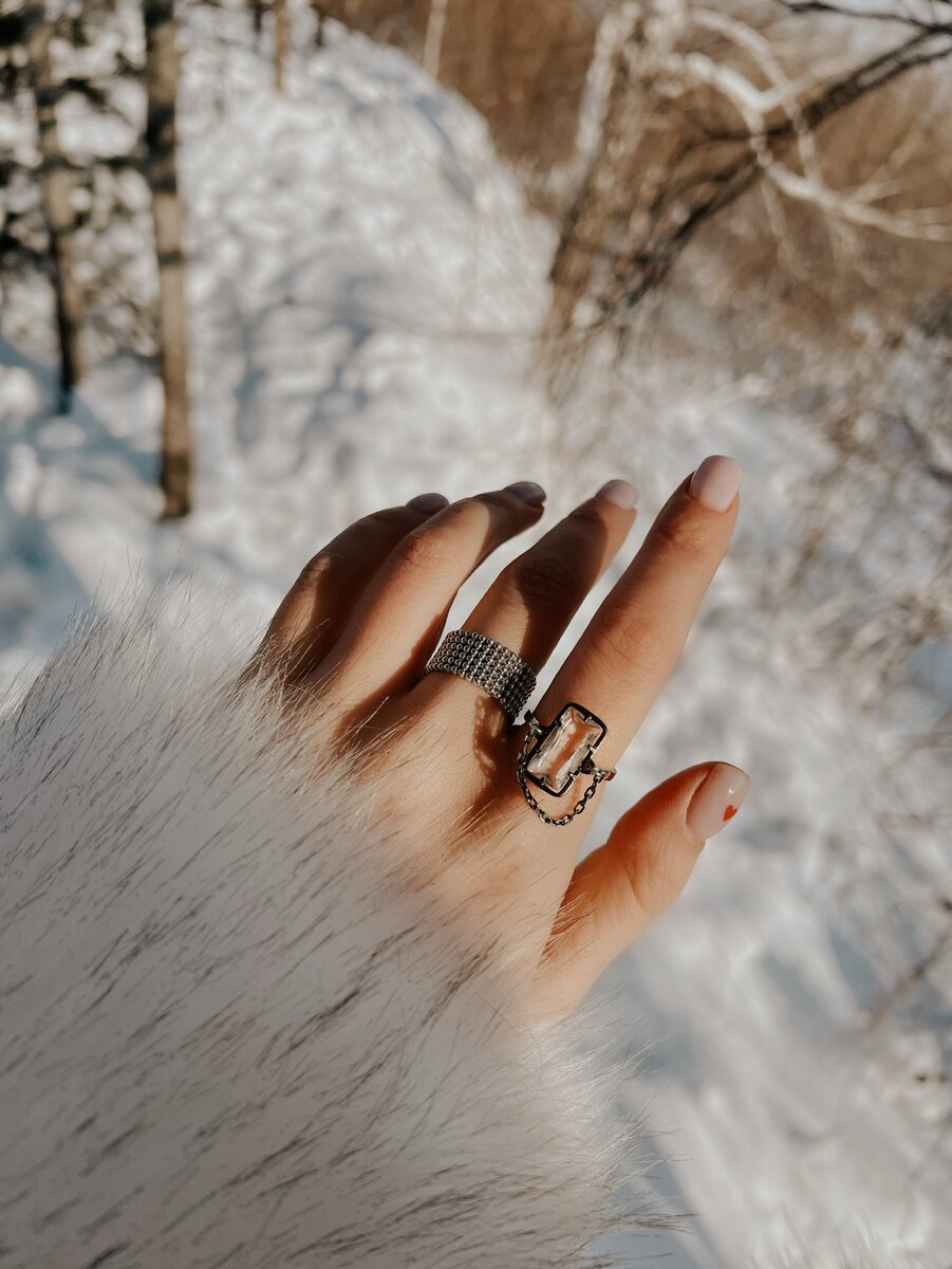 Серебряное кольцо "Лед" с горным хрусталем еще крупнее