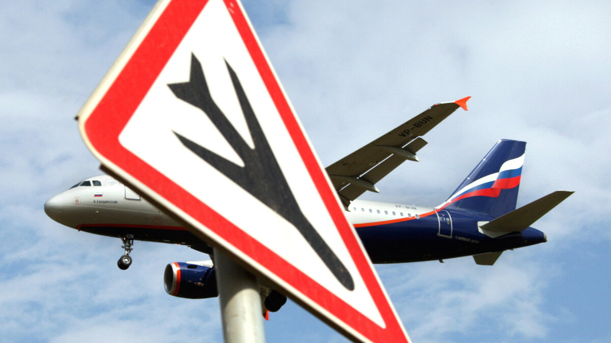    Пассажирский самолет Airbus A319© РИА Новости . Илья Питалев