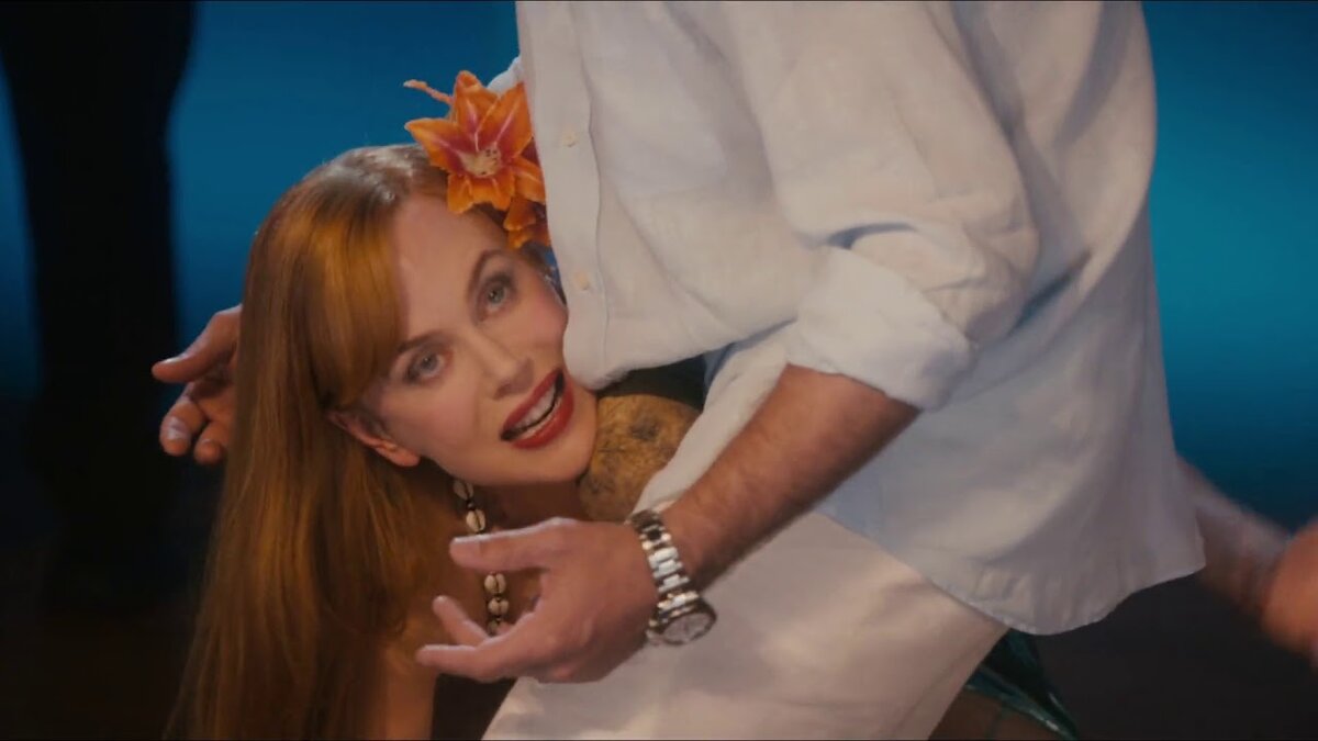 Кадр из фильма "Притворись моей женой"