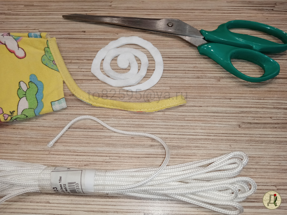 Из этого можно сделать фитиль для свечи. Фото автора