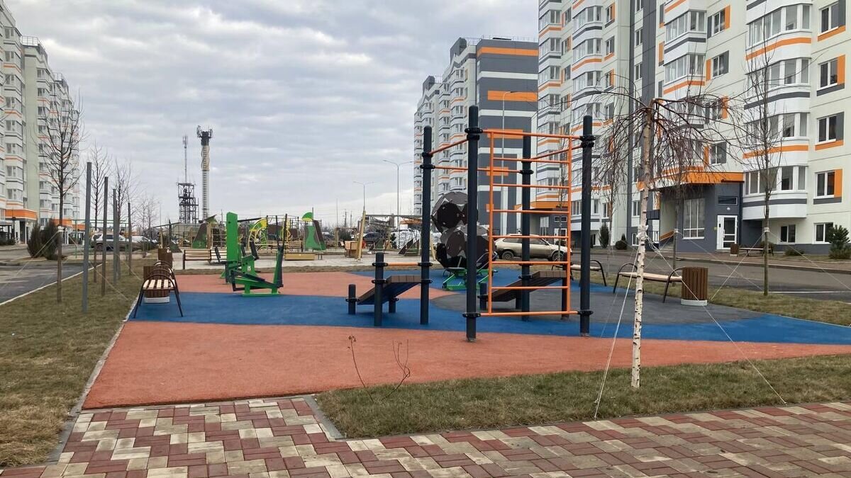    Двор в Мариуполе© РИА Новости / Давид Нармания