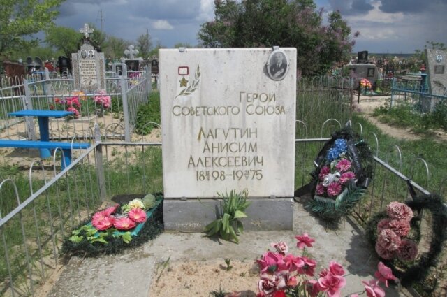    Похоронили Лагутина на Береславском кладбище. Фото: предоставила Наталия Заброда
