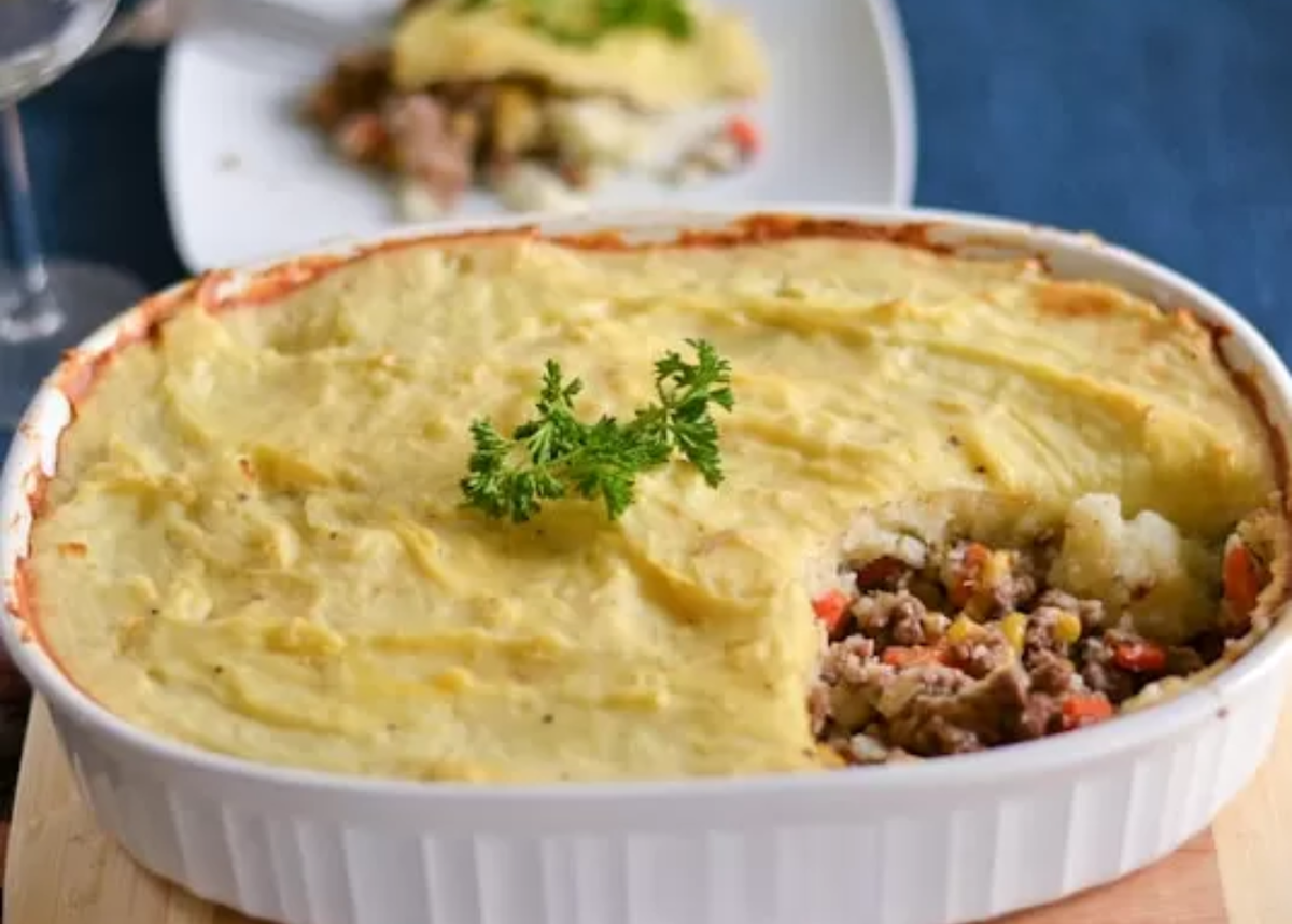 Shepherd s pie started as an. Пастуший пирог от Джейми Оливера. Пастуший пирог Великобритания. Ирландский Пастуший пирог. Шотландский Пастуший пирог.