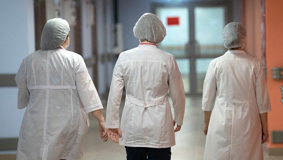     В Ростове-на-Дону насчитали более 100 пострадавших при массовом отравлении продуктовыми наборами.