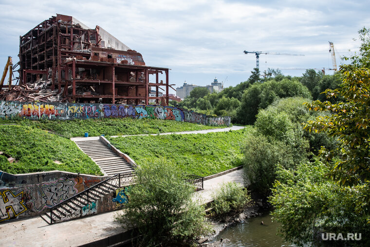    В ХМАО продают недостроенный профилакторий на берегу озера