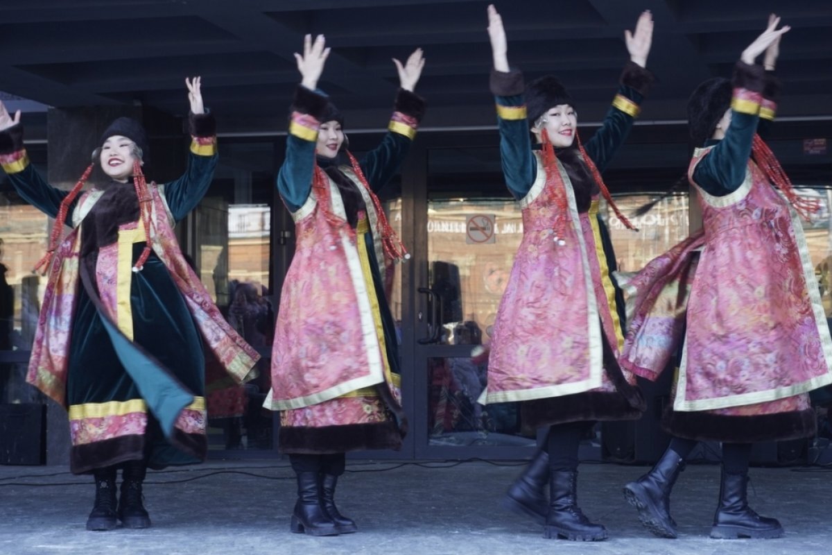    Это тункинский ёхор. Его продемонстрировали артисты.