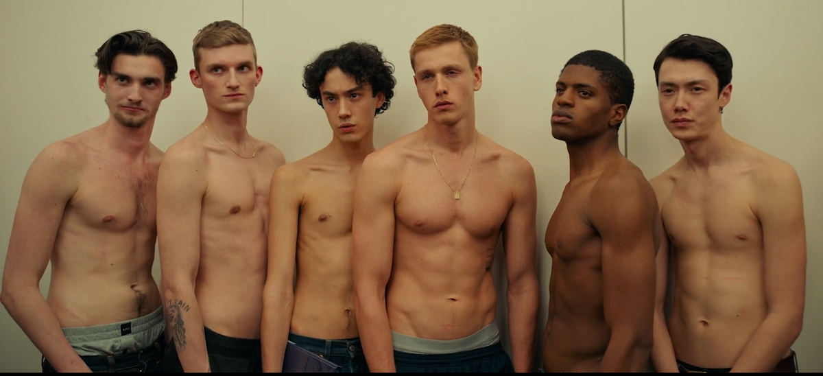 "Треугольник печали" 2022. Balenciaga look