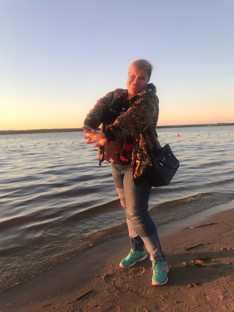 Май 2022, мне тогда эта фотка нравилась, а брюхо я увидела только сегодня на ней