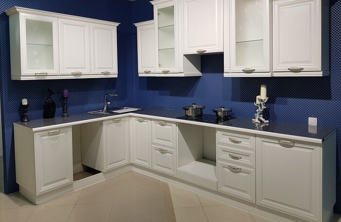    Современная кухня в магазине.Анна Кривицкая/Фотобанк «Лори»