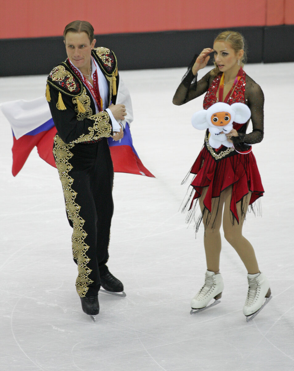 Татьяна Навка и Роман Костомаров после награждения на Олимпиаде-2006. Фото Александр Вильф, архив «СЭ» 