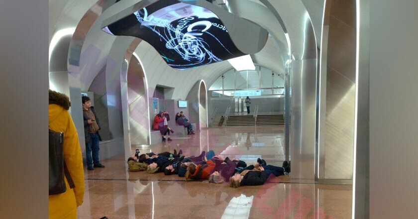    В метро Москвы происходит что-то странное... Источник: t.me/moscowmi