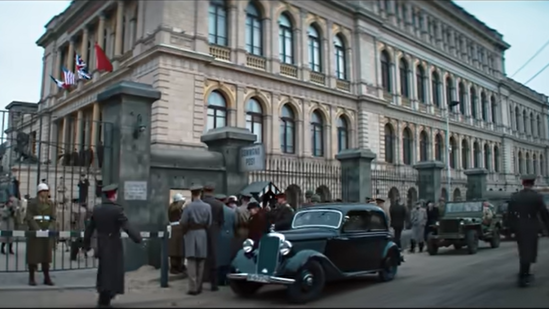 Из официального трейлера